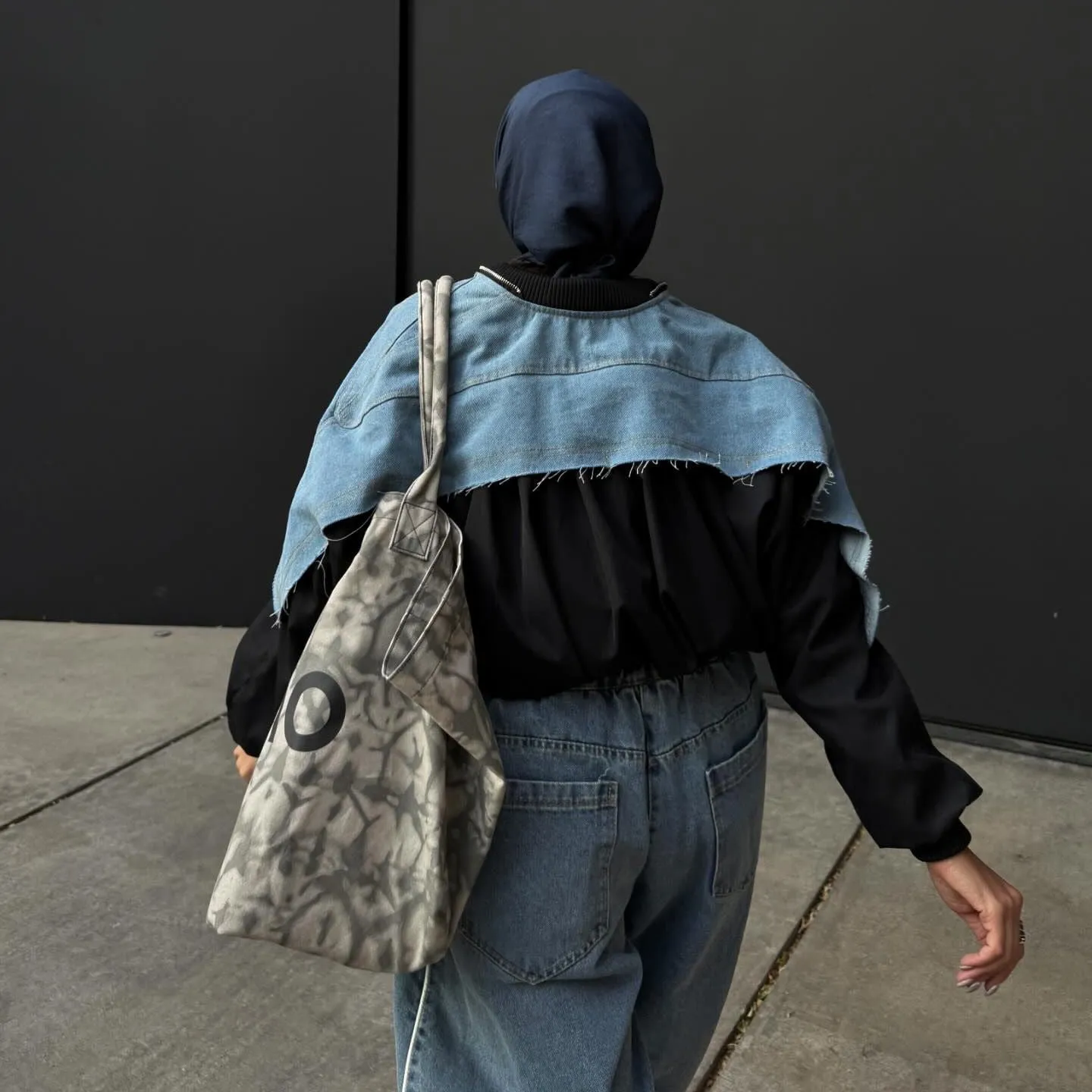 2025 2025n street design contrasting color denim splicing jacket autumn and winter loose spice girl fashion jacket late autumn women's Popular trade