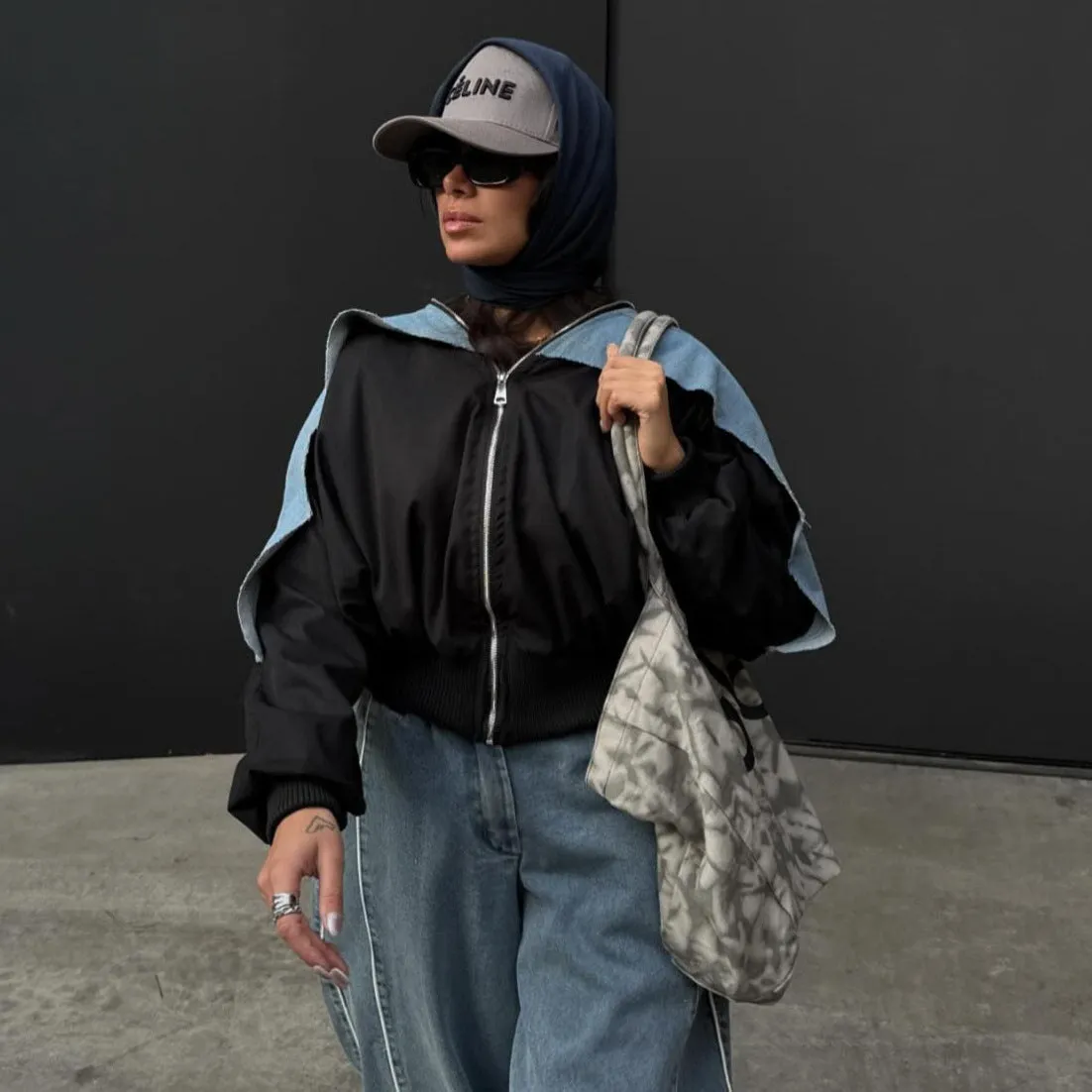 2025 2025n street design contrasting color denim splicing jacket autumn and winter loose spice girl fashion jacket late autumn women's Popular trade