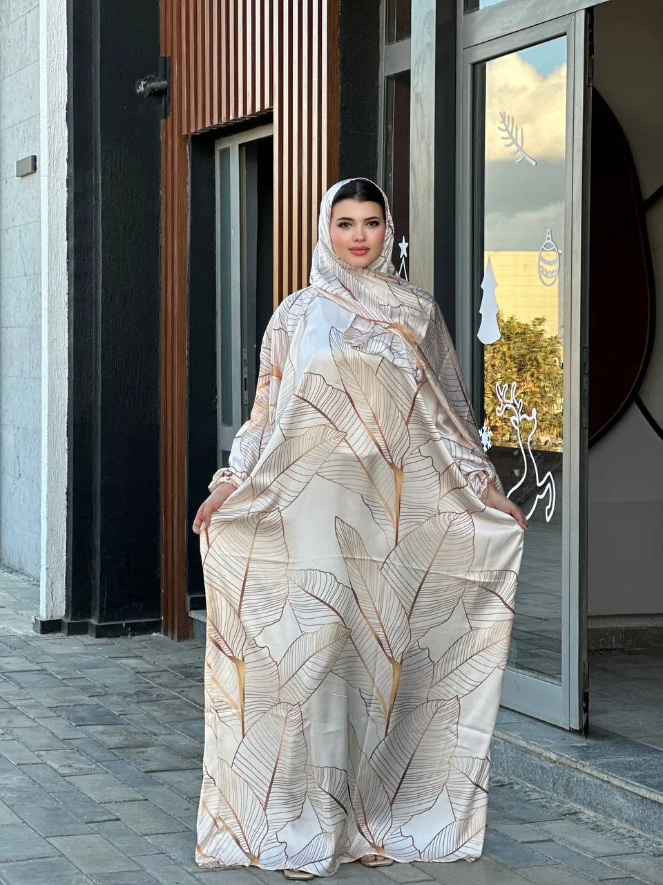 Women's basdal made of wooded satin