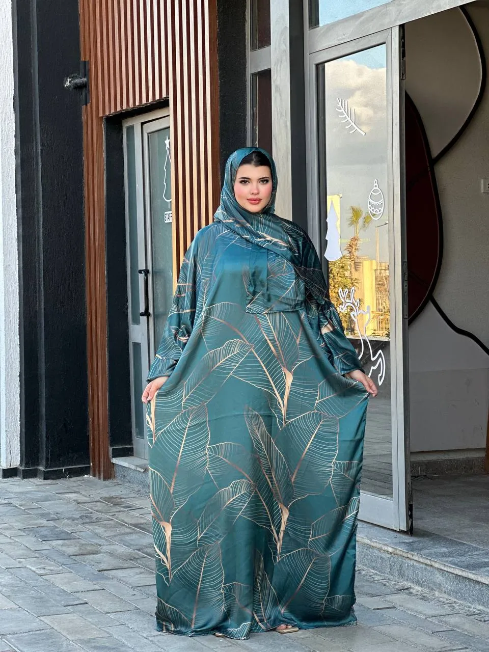 Women's basdal made of wooded satin