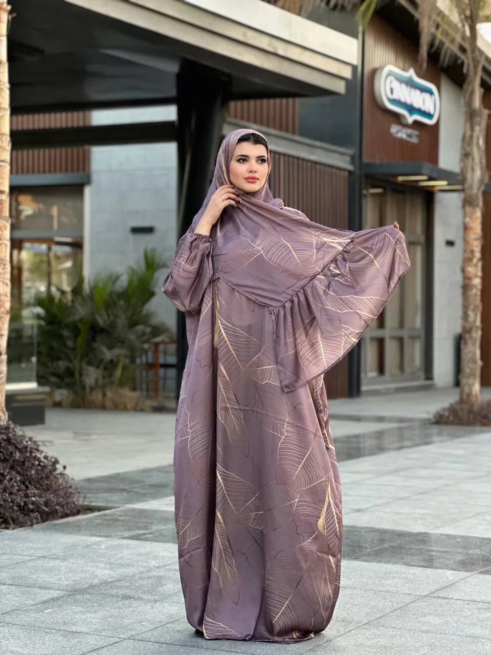 Women's basdal made of wooded satin