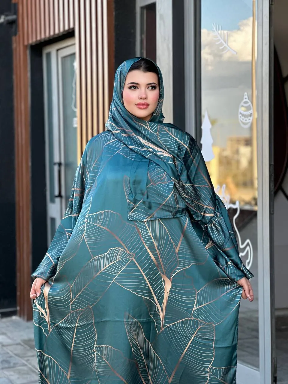 Women's basdal made of wooded satin