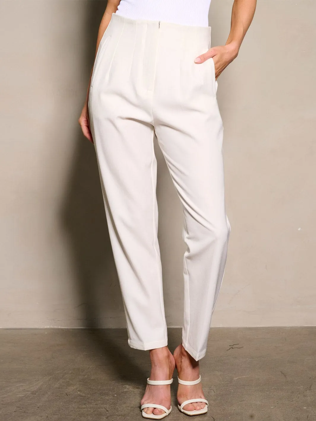 WOMEN'S BUTTON CLOSURE POCKETS PLEATED PANTS