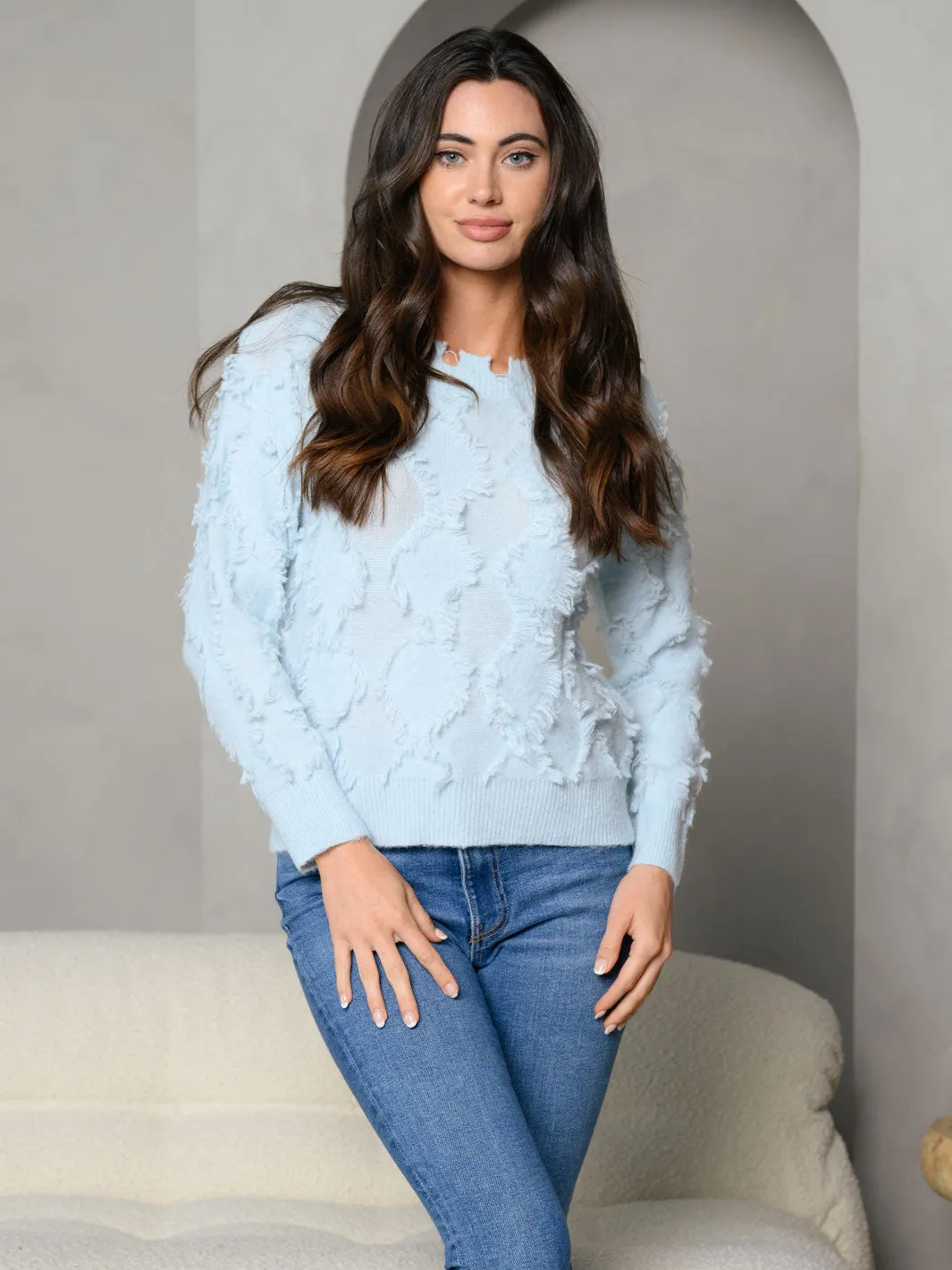 WOMEN'S DISTRESS NECK FRINGED DETAIL KNITTED LONG SLEEVE SWEATER