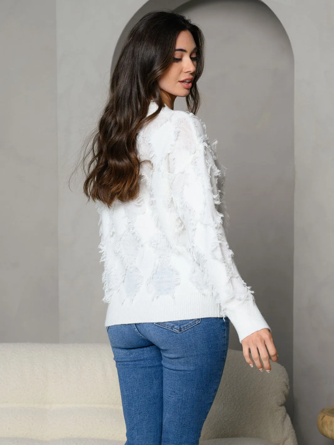 WOMEN'S DISTRESS NECK FRINGED DETAIL KNITTED LONG SLEEVE SWEATER