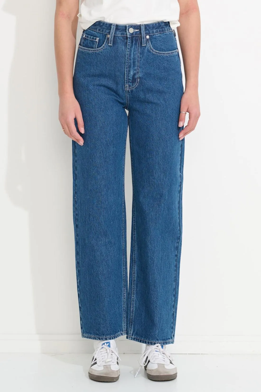 WOMEN'S MAKERS STRAIGHT JEAN - INDIGO