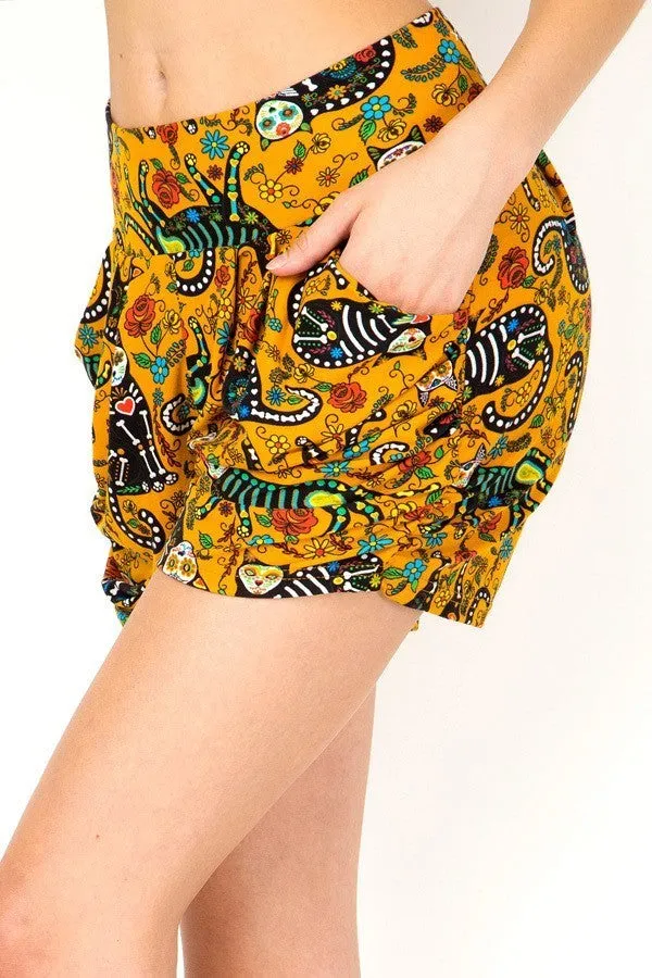 Women’s Regular Cat Sugar Skull Printed Pleated Pockets Harem Shorts