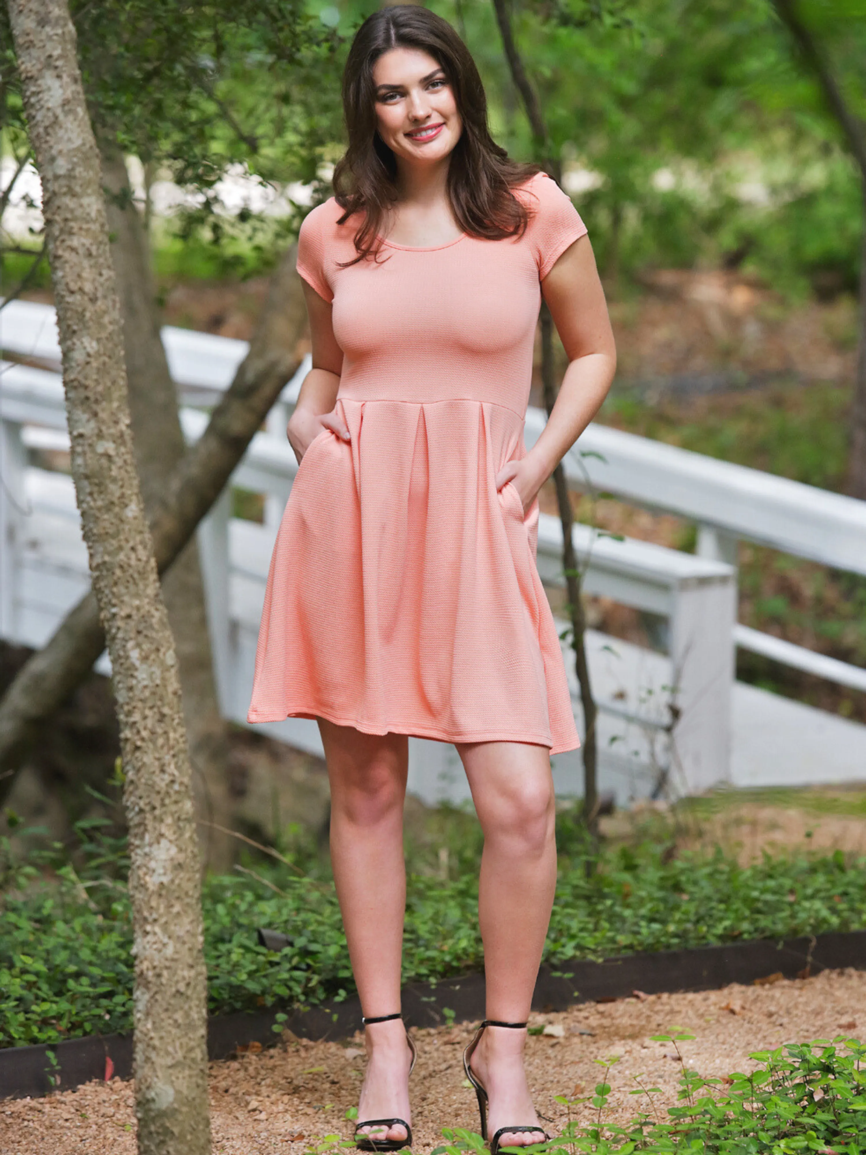 Womens Scoop Neck Knee Length Pleated Pocket Dress
