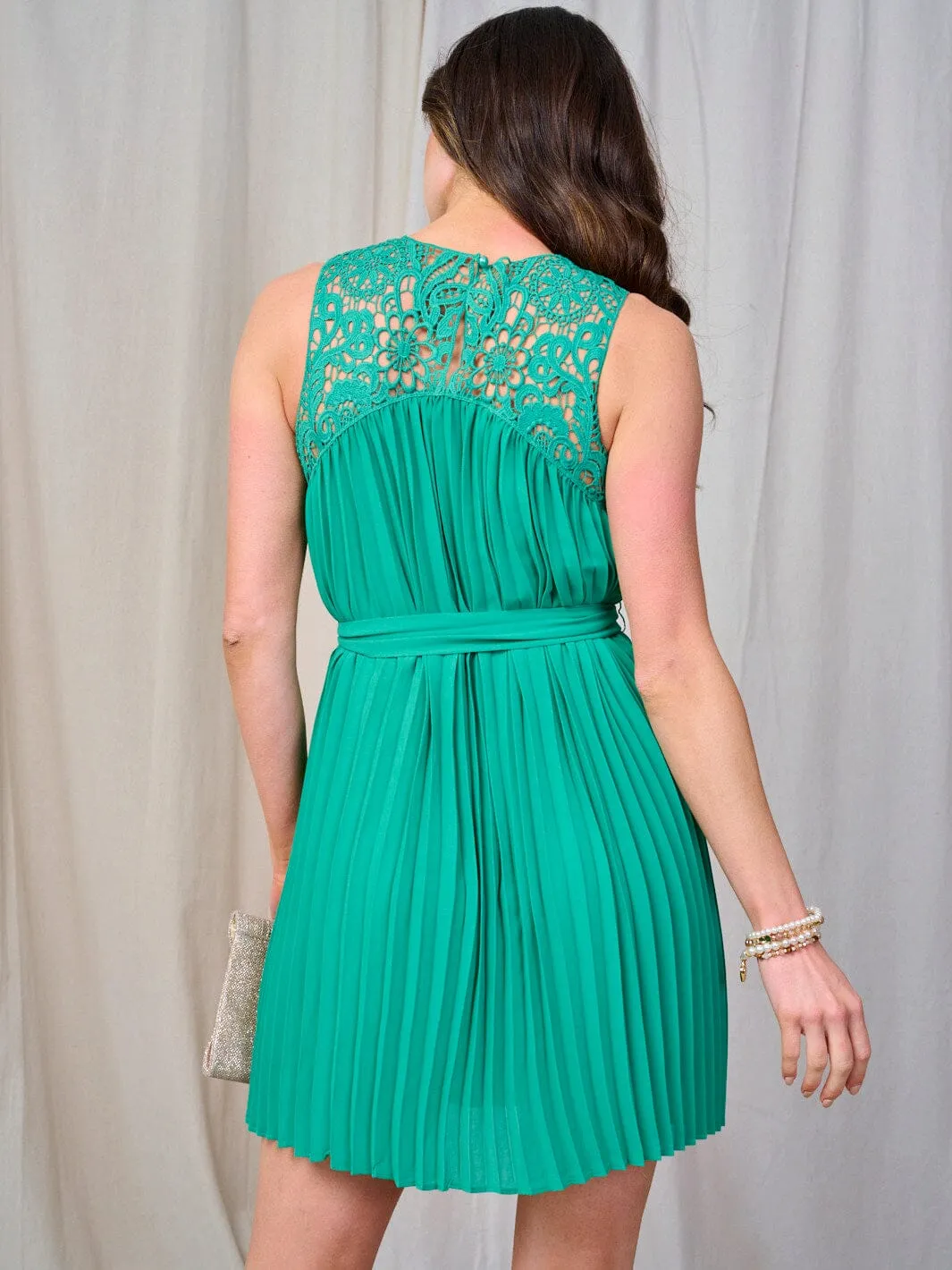 WOMEN'S SLEEVELESS SELF TIE CROCHET PLEATED MINI DRESS