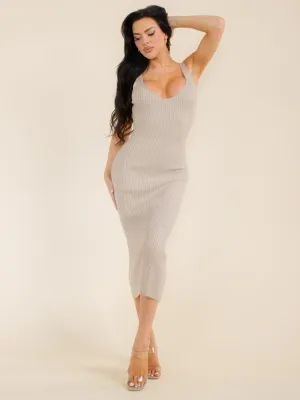 WOMEN'S SLEEVELESS V-NECK KNITTED MIDI DRESS