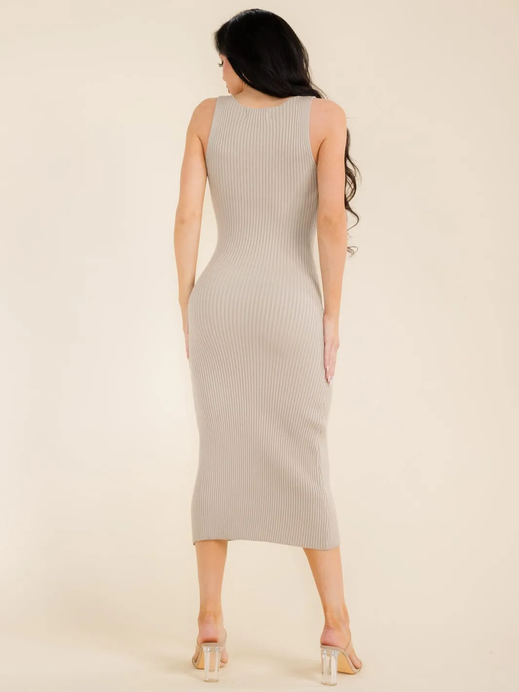 WOMEN'S SLEEVELESS V-NECK KNITTED MIDI DRESS